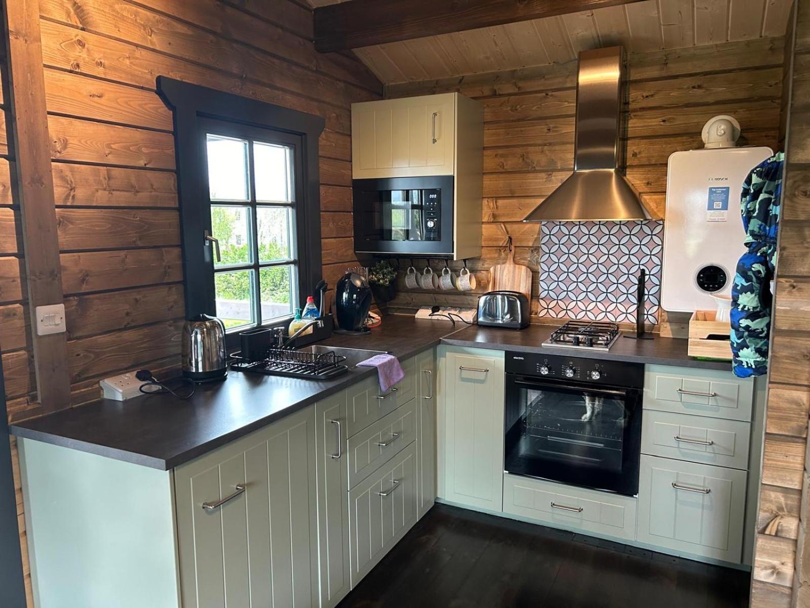 Little Rock Retreat Log Cabin With Hot Tub Castletown Gheoghegan Екстериор снимка