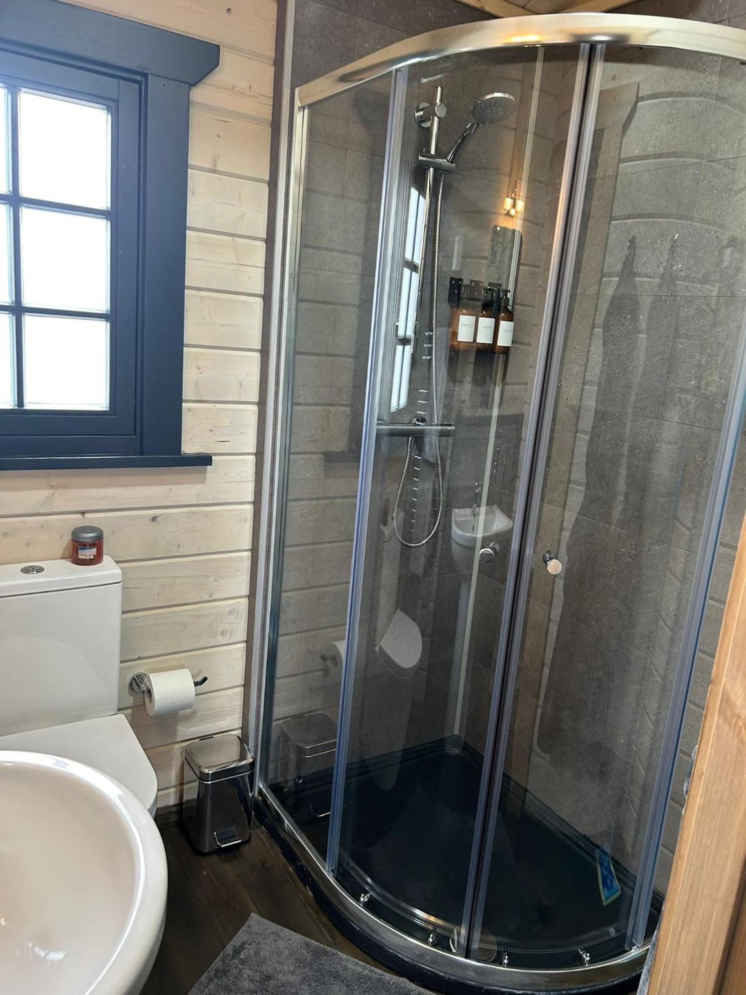 Little Rock Retreat Log Cabin With Hot Tub Castletown Gheoghegan Екстериор снимка