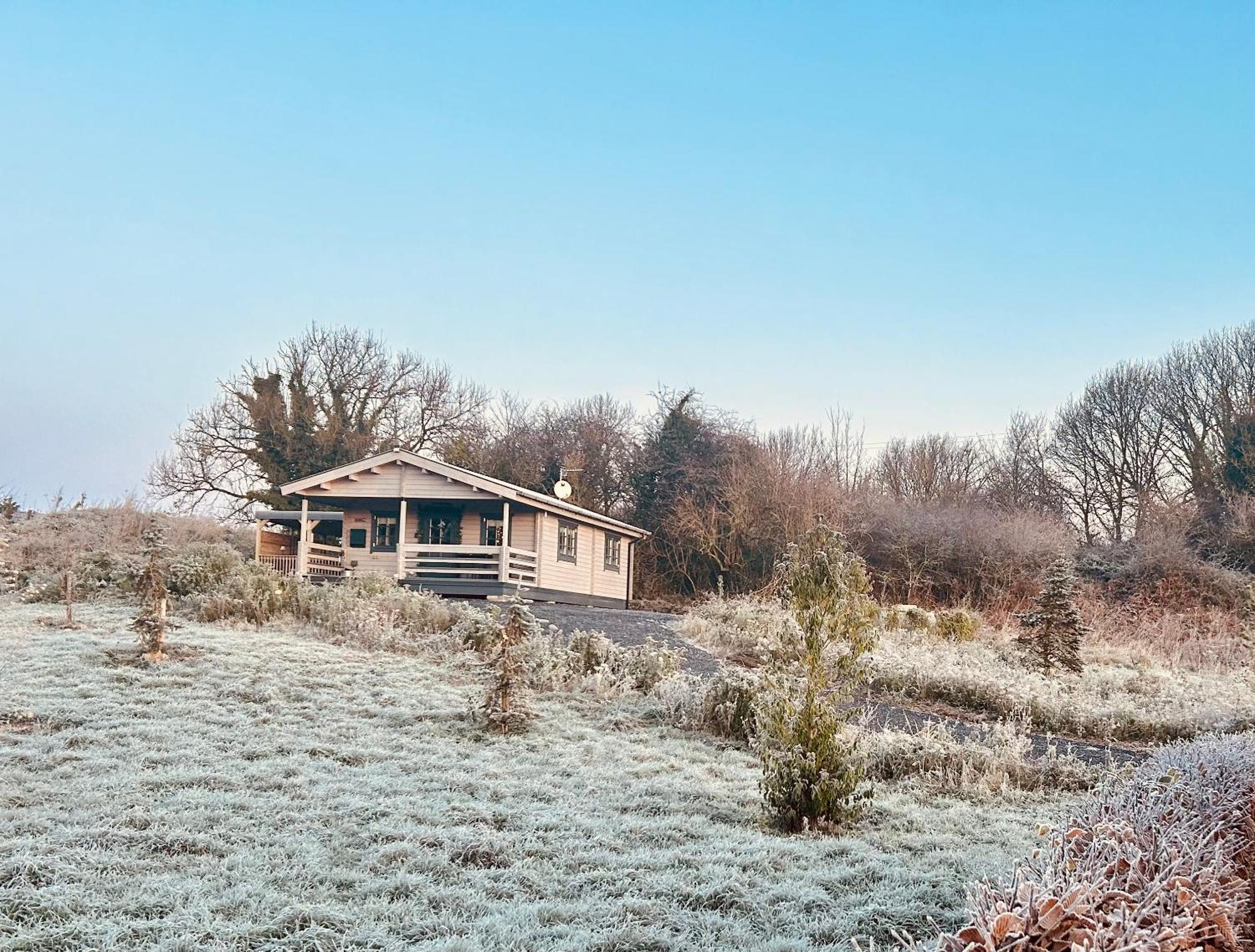 Little Rock Retreat Log Cabin With Hot Tub Castletown Gheoghegan Екстериор снимка